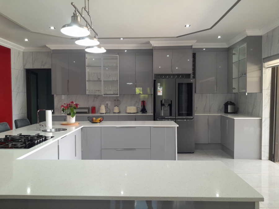 6 Bedroom Property for Sale in Kosmos Ridge North West